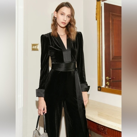 NWT AEL (Amy enjoy life) Woman’s Black Velvet High Waist Jumpsuit, Size L - Picture 7 of 9